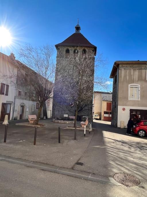 Le P'Tit Nid Des Halles Le Grand-Lemps Экстерьер фото